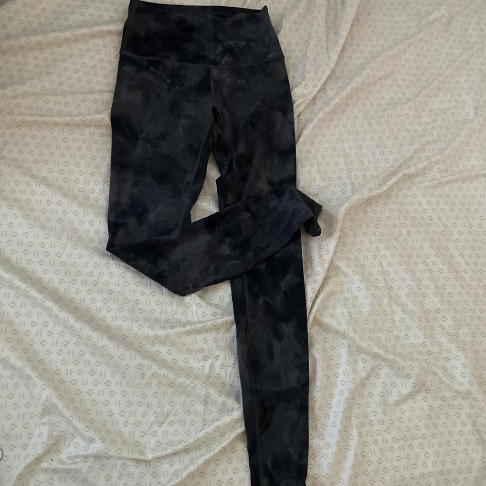 Like New Lululemon athletica Black Women's full length leggings SOLD!!!
